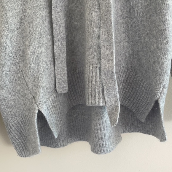 SUPER comfy gray sweatshirt/sweater! - Picture 5 of 6